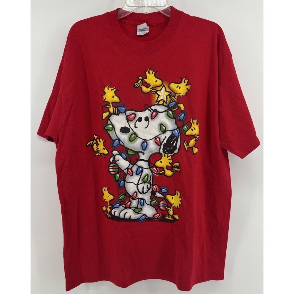 Peanuts Schulz Christmas T-Shirt Mens XL Snoopy Woodstock Lights Red Yazbek NWOT